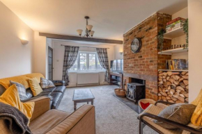 COSY HOME NEAR DORNEY, WINDSOR & Free Parking